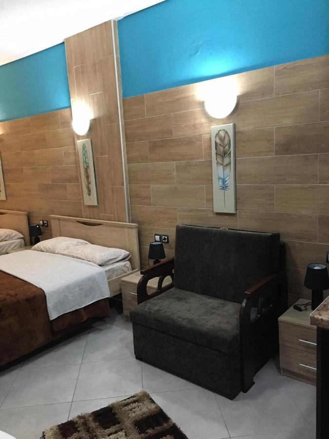 G M 2 Rooms Kentro In The Heart Of The City Larissa Exterior foto